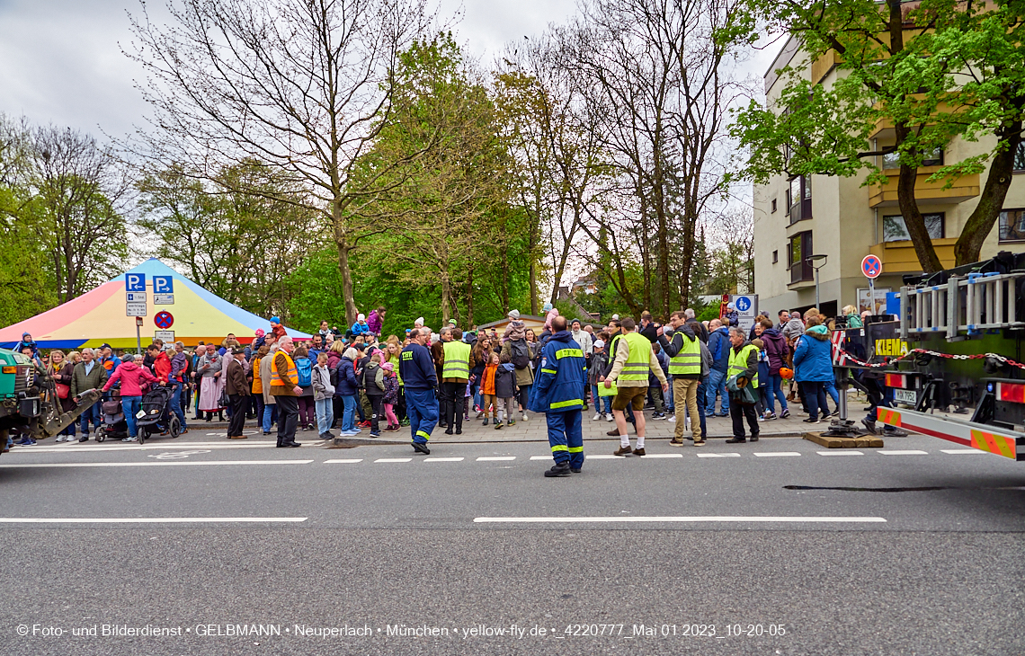 01.05.2023 - Maibaumaufstellung in Berg am Laim